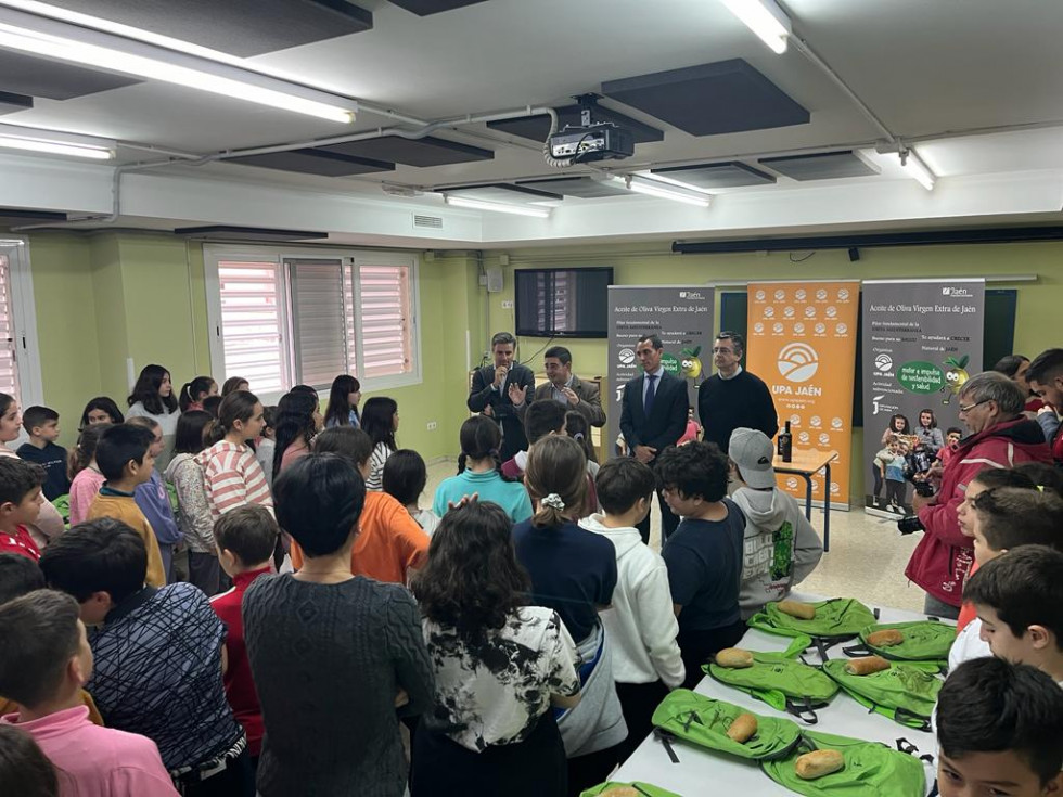 Desayuno  saludable UPA Jaén Colegio Virgen Capilla aceite oliva oleo151223