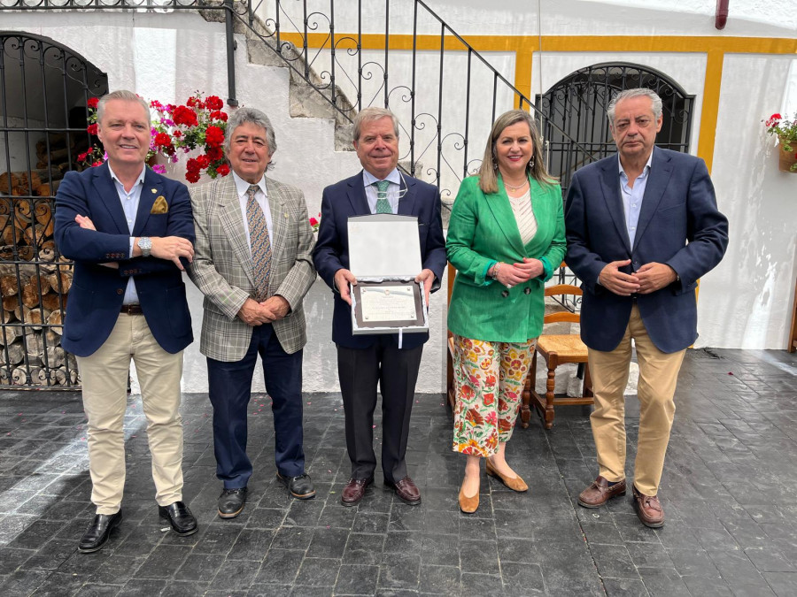 EntregaPremioExcelenciaAroalimentaria COIAA AlmazaraNúñez dePrado oleo200524