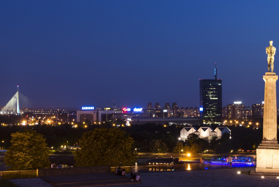 Belgrado noche pizxabay oleo030724
