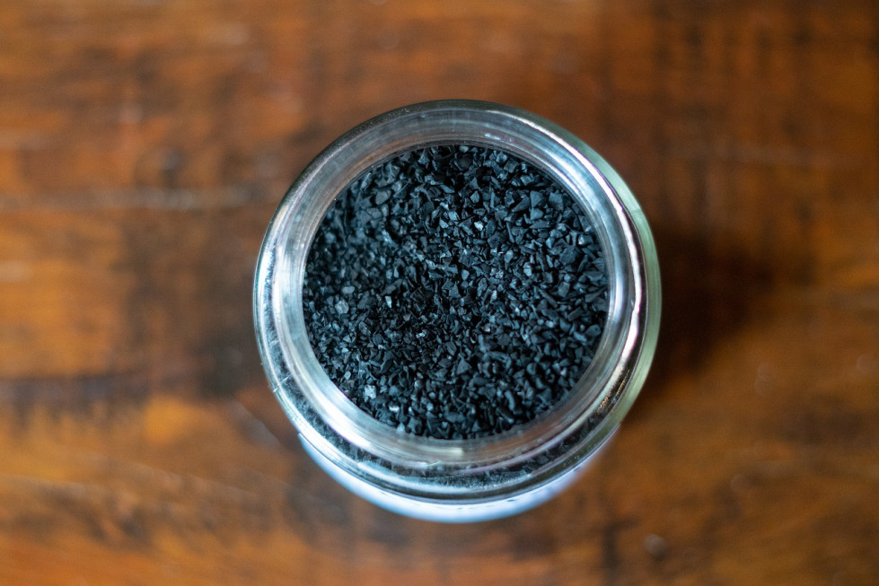 Activated charcoal KawikaFilms Pixabay hueso aceituna oleo12024