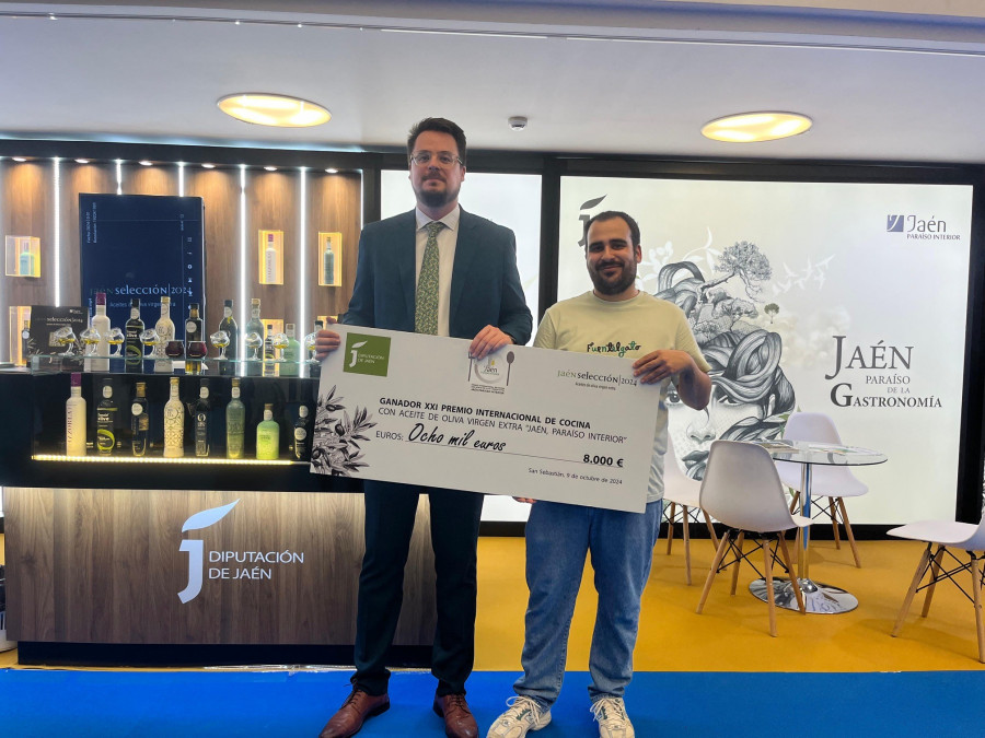 Lozano premio al ganador Concurso cocina con aove jaen oleo111024